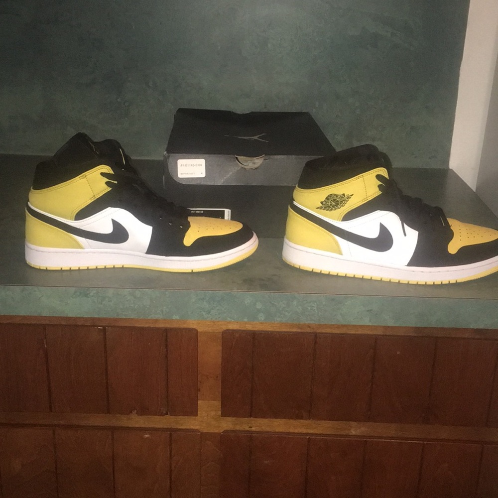 Air Jordan 1 Mid SE